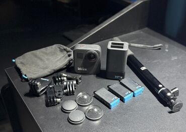 gopro kameralar: GoPro Max 360 dərəcəlik kamera dəsti. Dəstə kamera, batareyalar