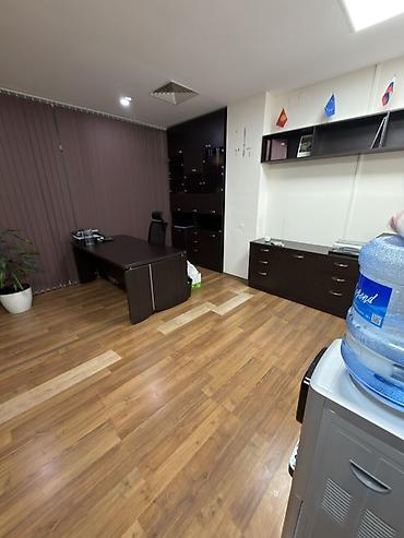 Коммерческая недвижимость: Сдаю Офисный кабинет: 22 м², В бизнес центре, С ремонтом — 4