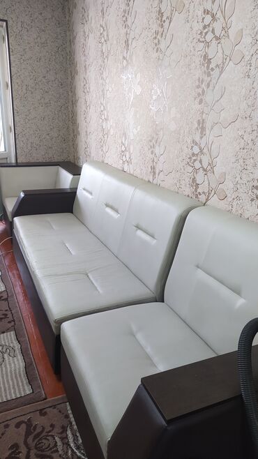 диваны карабалта: Бурчтук диван, Колдонулган