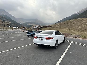 авто бизнес: Toyota Camry - Просторный 5‑местный седан с тканево‑кожаной отделкой — 2
