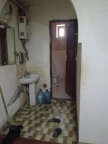binede: Hostel,günlük ev 5manat. otaxda 3kravat var,1ədədin qiyməti — 4