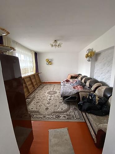 с жал: Продаётся одноэтажный кирпичный дом с прилегающим двором и капитальным — 8