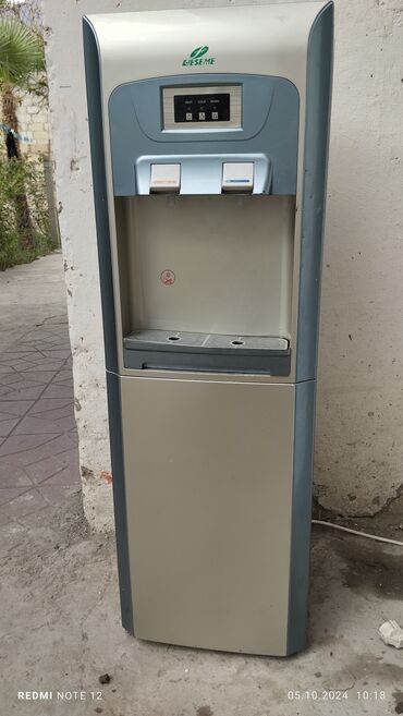 su borulari: Dispenser Döşəməüstü, Su isitmə ilə, İşlənmiş