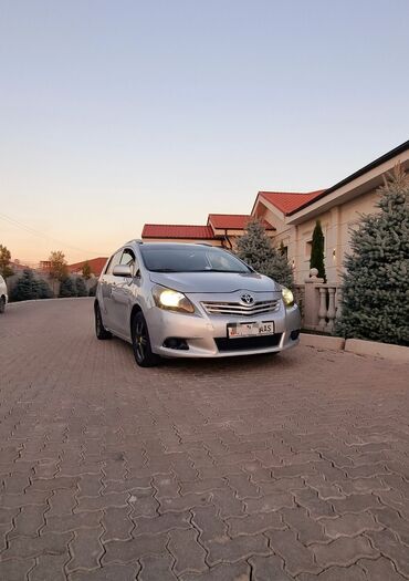 Toyota: Toyota Verso: 2014 г., 1.6 л, Механика, Бензин, Минивэн