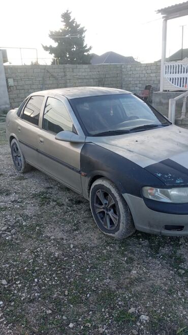 Opel: Opel Vectra B sedan - Ban növü: sedan, 4 qapı - Rəng: gümüşü (ön sol — 2