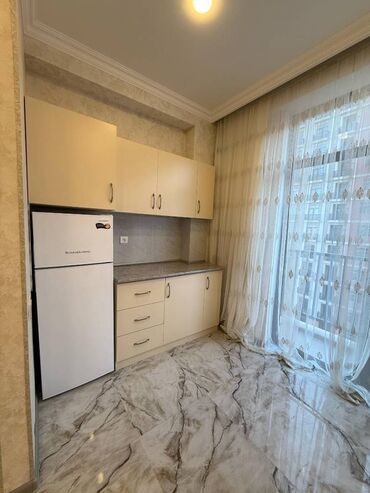 Uzunmüddətli kirayə mənzillər: Dərnəgül metrosunun düz yanında, 15 mərtəbənin,10-cu mərtəbəsində,1 — 7