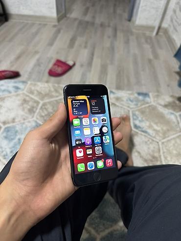tcl qm8k: IPhone SE (2‑го поколения), цвет черный - Экран 4.7" Retina HD (IPS) — 2