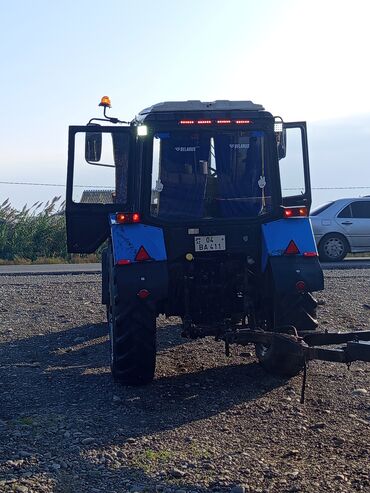 Traktorlar: Belarus 82.1 traktor - 4x4 (ön aparıcı) təkər formulu - Kabinli — 7