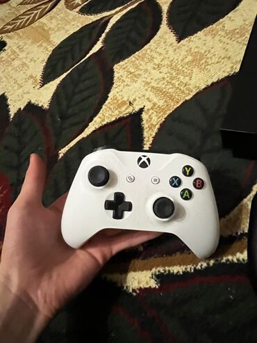 камеры на авто: 🎮 Xbox One X 1TB + 2 джойстика + диск FIFA 2018 – 11 000 сом ✅