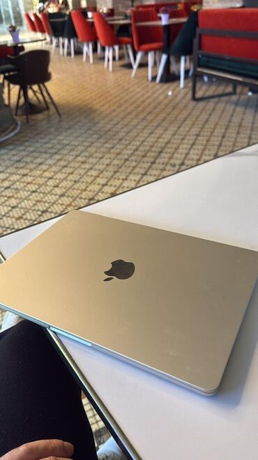 macbook 2012: Apple MacBook Air 13" (M2 nəsli dizayna bənzər incə korpus) – Qızılı