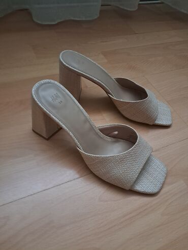 papuce ajkula: Modne papuče, H&M, 39 na lalafo.rs papuce ajkula: Modne papuče, H&M, 39