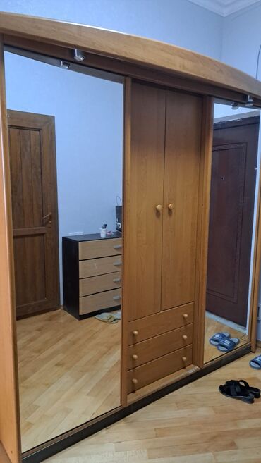 Uzunmüddətli kirayə mənzillər: 1 otaqlı mənzil – tam mebel və texnika ilə Planlaşdırma: - Geniş — 10