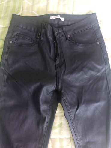 pantalone clockhouse moderno: M (EU 38), Normalan struk, Drugi kroj pantalona