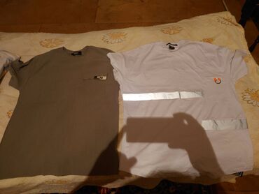 Köynəklər: Магазин закрылся в наличии осталось много качественных футболок — 26