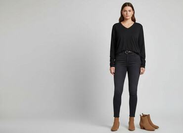 czerwona bluzka z dekoltem v: Women's blouse, size XL