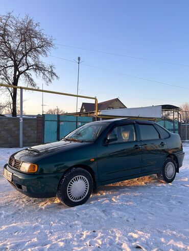 Volkswagen: Volkswagen Polo: 1996 г., 1.6 л, Механика, Бензин, Седан