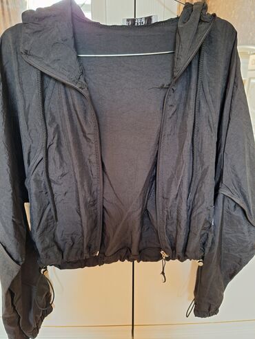 detskii makhrovyi khalat s kapyushonom: Женская куртка Adidas, S (EU 36), цвет - Черный