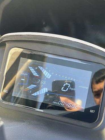 скутер в росрочку: Q-Max скутер 150 см³ - Двигатель: 150 куб. см - Пробег по одометру — 2