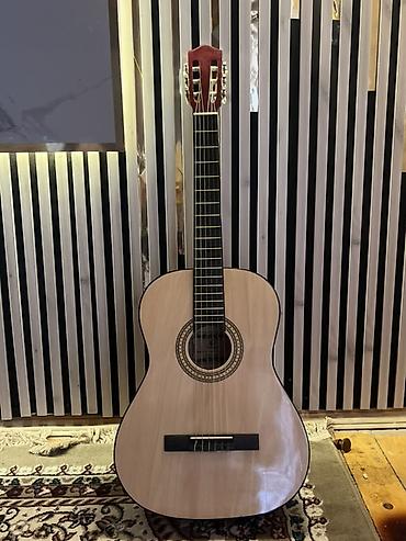 electro gitar: Klassik akustik gitara - Korpus: parlaq təbii ağac üstlük, klassik — 1