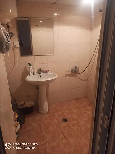 Mənzil kirayələyirəm: 1 otaqlı mənzil – interyer və plan - Geniş zal/otaq: divar kağızı ilə — 4
