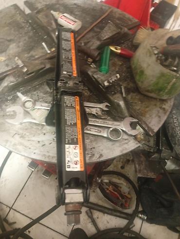 Məhsul: Avtomobil üçün mexaniki qayçı tipli domkrat Təsvir: - Tip