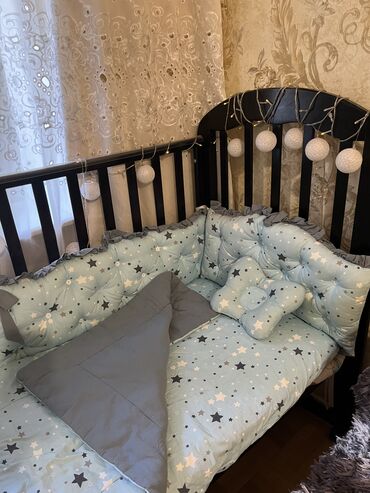 �������������� �������������� �� ������������������ в Кыргызстан | Детские кровати: Продается детская кроватка. Легкая и маневреная, на колесиках. В