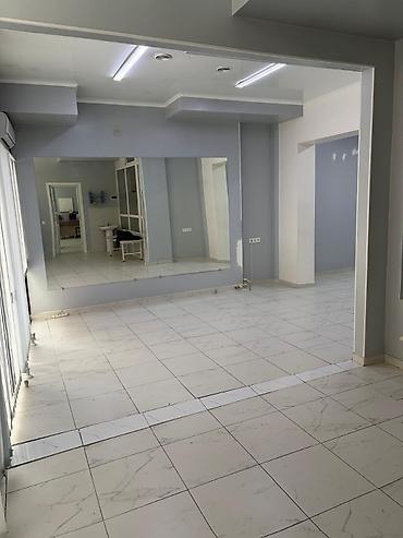 Аренда офисов: 🏢 СДАЁТСЯ В АРЕНДУ КОММЕРЧЕСКОЕ ПОМЕЩЕНИЕ Район ж/м Кок-Жар 1 линия — 19