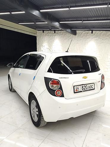 80 б4: Chevrolet Aveo: 2015 г., 1.4 л, Автомат, Бензин, Хэтчбэк — 8
