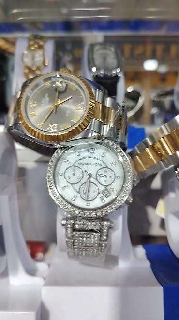 bakida saat: Michael Kors qadın qol saatı - Korpus: qızılı ton, bəzəkli daşlarla — 3