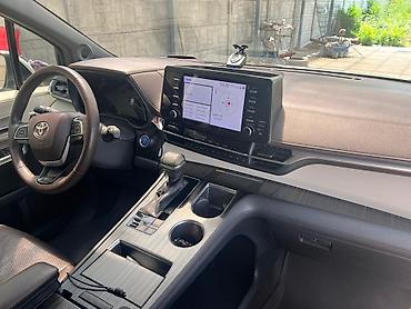 авто ярис: Toyota Sienna: 2021 г., 2.5 л, Автомат, Гибрид, Минивэн — 4