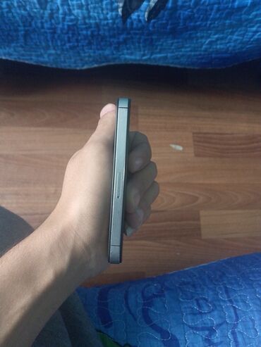 Infinix: IPhone 4, Qara