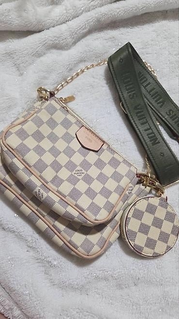 Nova torbica, nekorišćena i odmah dostupna. 👜✨ Moderan i praktičan na lalafo.rs Nova torbica, nekorišćena i odmah dostupna. 👜✨ Moderan i praktičan