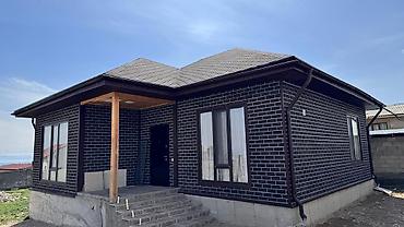 прадается дом в городе токмок: 4 комнаты, 100 м², 8 соток, Чолпон-Ата, Собственник — 2