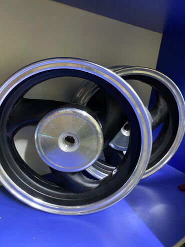 Мотозапчасти и аксессуары: Набор запчастей для малокубатурного мотоцикла/скутера: - Головка — 10