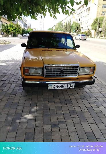 sorento fara: VAZ 2107, sarı rəngli sedan Xüsusiyyətlər: - Korpus: klassik sedan — 1