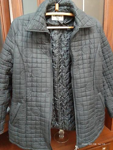 Kurtkalar: Qadınlar üçün q quilted üst geyim – boz rəngli, dizə yaxın uzunluqda — 1