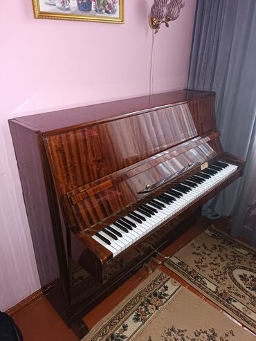 детские пианино: Продается пианино Элегия 17000 сом, 3 пидали