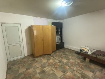 тоголок молдо фрунзе: 10 кв. м, 1 бөлмө, Унаа токтотуучу жай, Забор, тосулган