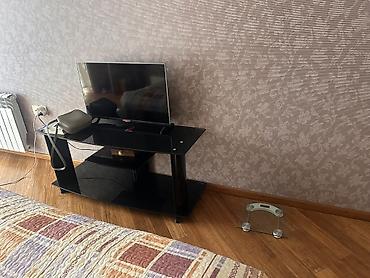 tv altigi: Nərimanovda Şüşə TV stendi - Material: qalın temperli qara şüşə və — 1