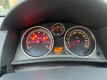 mini cooper 2009: Marka/model: Opel Astra H (hatchback, 5 qapı) Rəng: qara (parlaq) — 8