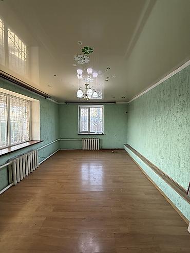 Продажа коттеджей и домов: Продается добротный двухэтажный дом Район Красный строитель, ул — 2