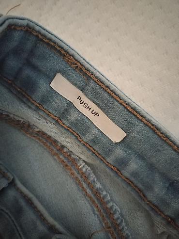 Farmerke: Dve ženske farmerke – različiti modeli i bendovi. 1) Sinsay skinny — 3