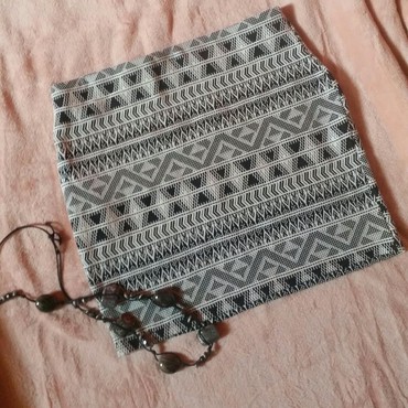 Suknja-hm-pamuk-elastin-cm-struk - Srbija: Bershka aztec mini suknja, kao nova. Struk 37 cm, duzina 39 (elastin