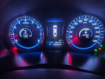 i40: Hyundai i40: 2 l | 2012 il Sedan — 6