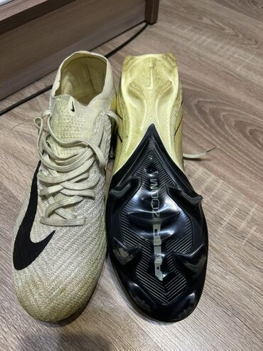 часы fossil: Бутсы Nike Air Zoom Vapor 15 в светло-бежевом цвете с черным логотипом