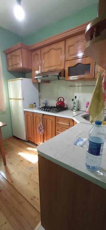 Uzunmüddətli kirayə mənzillər: Bakıxanov qəsəbəsi, Kaspi Bakıxanov təhsil mərkəzinin yanında,3 — 6