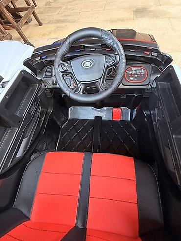 Uşaq dünyası: Uşaqlar üçün polis üslublu elektrikli mini avtomobil. Şəkillərdə — 4