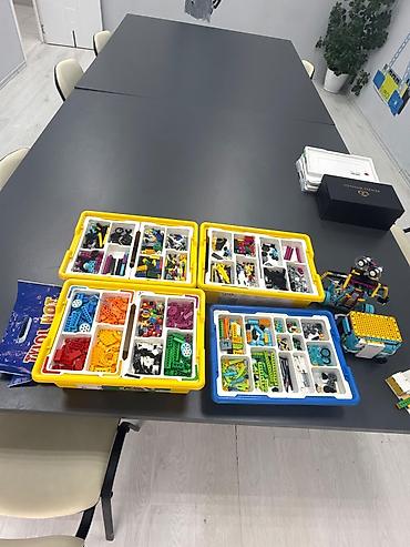 Ofis dəst mebeli: Ofis mebelləri dəsti - Resepsiyon stolu: Ön hissəsi ağ və taxta — 16