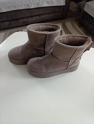 deichmann srbija ugg: -Ugzerice kao nove,dva puta obucene
vel. 38 — 1