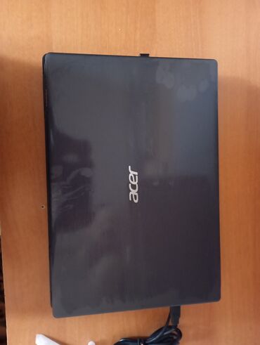 Acer: Intel Core i3, 4 GB